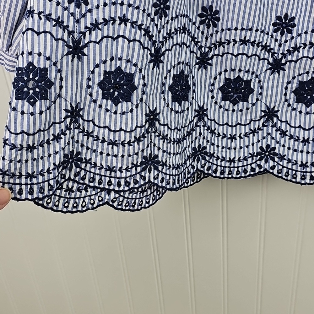 Crown & Ivy Curvy Embroidered Blouse 1X - Picture 6 of 9